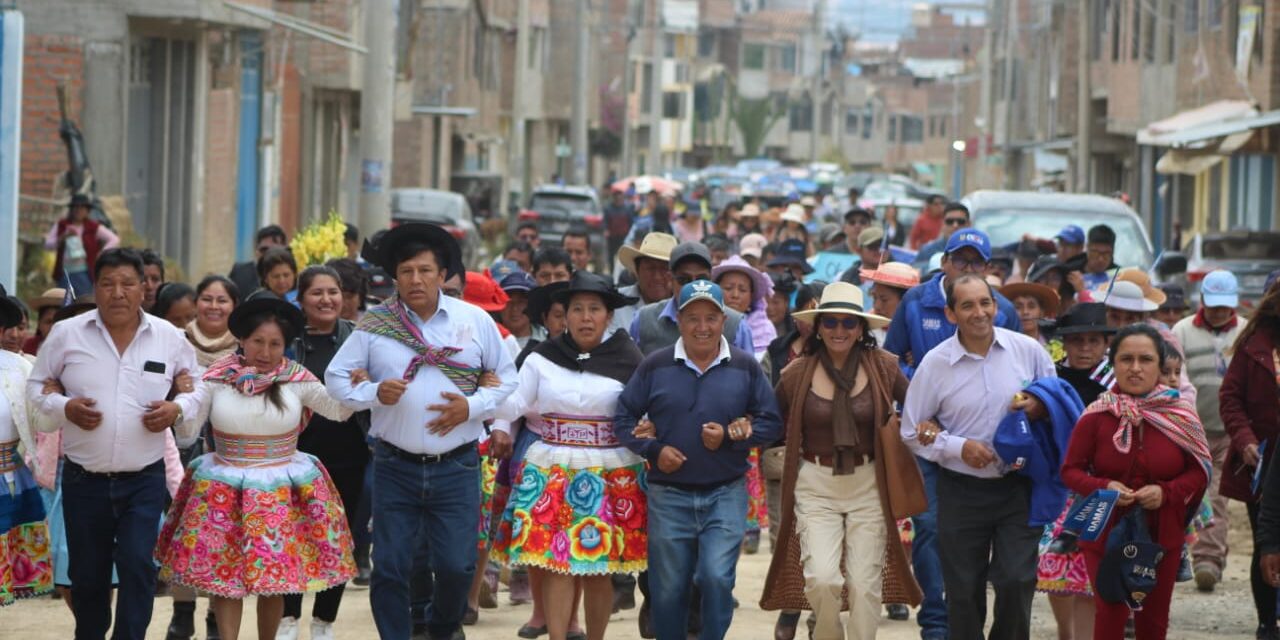 MÁS DE 500 VECINOS SE BENEFICIARÁN CON OBRA DE PAVIMENTACIÓN EN ROMANCOTO