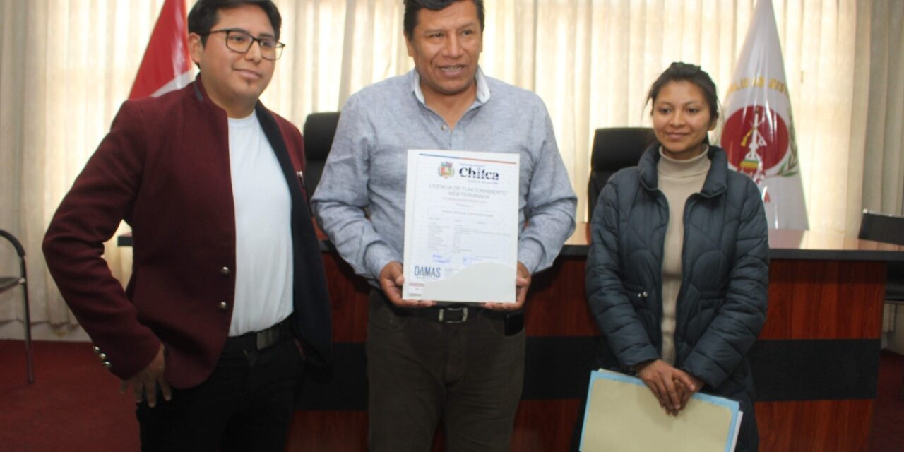 EN UNA HORA ENTREGAN LICENCIAS DE FUNCIONAMIENTO