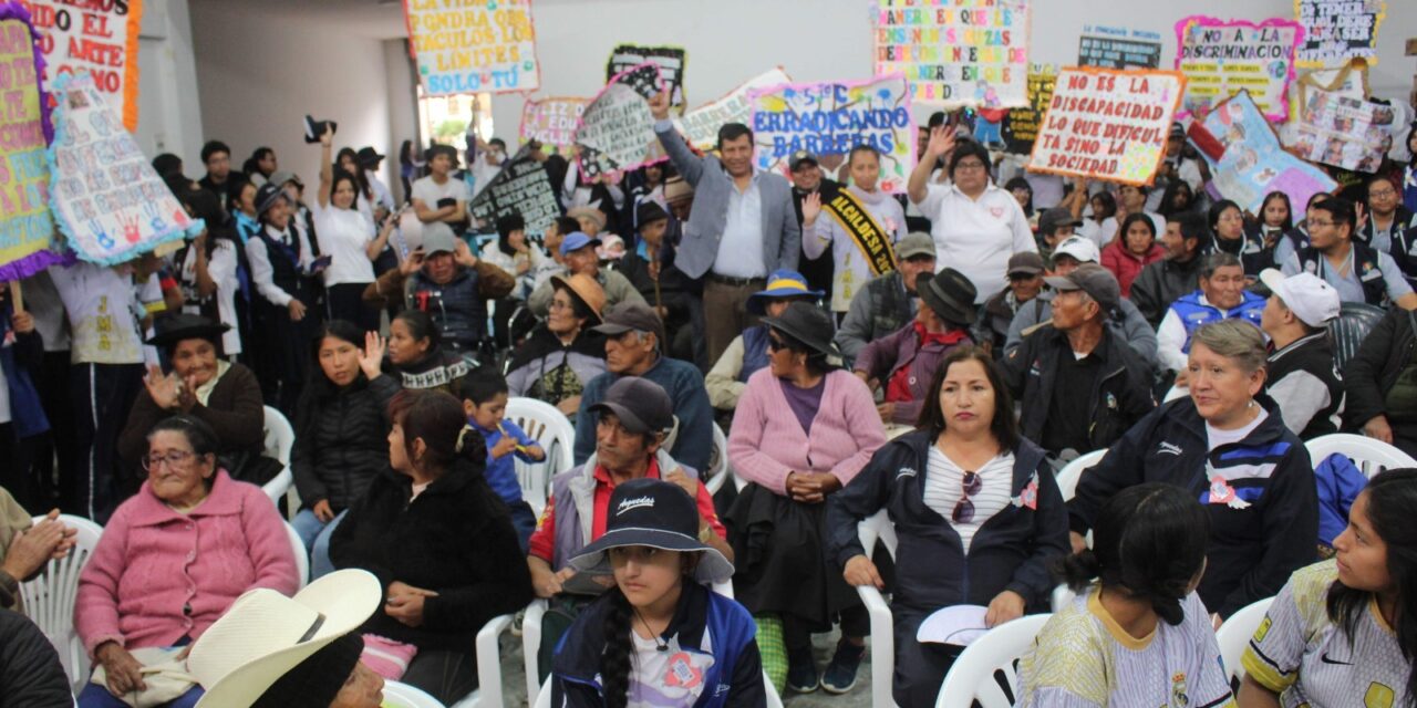 EN CHILCA RINDEN HOMENAJE A PERSONAS CON DISCAPACIDAD