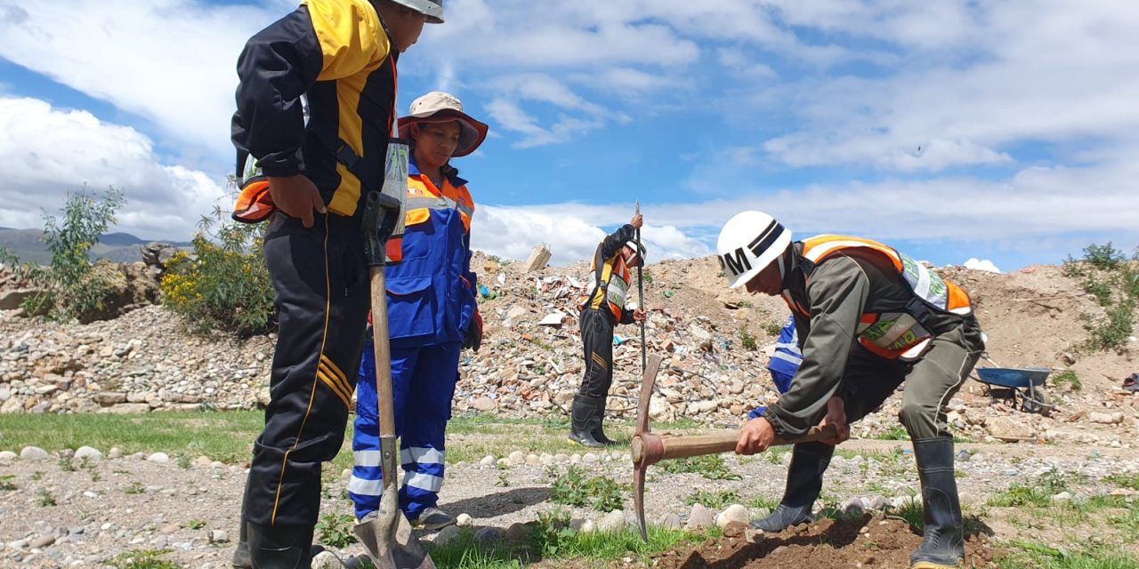 MDCH Y EJÉRCITO UNEN ESFUERZOS PARA REFORESTAR MALECÓN DE AUQUIMARCA