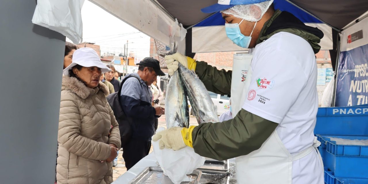 CERCA DE 10 TONELADAS DE PESCADO SE VENDIERON EN FERIA “A COMER PESCADO” IMPULSADA POR LA MUNICIPALIDAD DE CHILCA